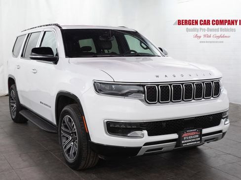 Used 2025 Jeep Wagoneer Series II RWD image 1