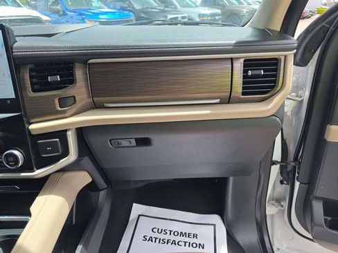 Used 2024 Ford Expedition Limited AWD/4WD image 10