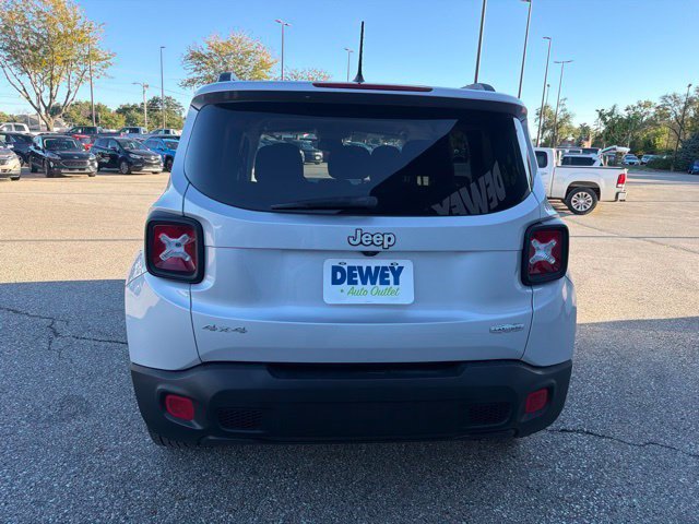 Used 2017 Jeep Renegade Latitude w/ Popular Equipment Group AWD/4WD image 4