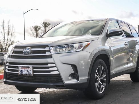 Used 2019 Toyota Highlander LE image 3