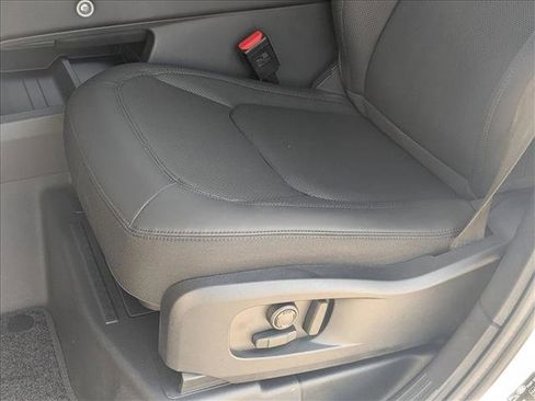 Used 2025 Land Rover Defender 110 S image 4