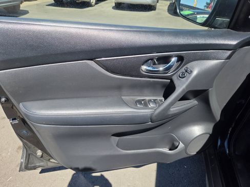 Used 2020 Nissan Rogue SV AWD/4WD image 6