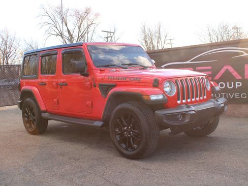 Used 2018 Jeep Wrangler Unlimited Sahara w/ Uconnect 4C Nav & Sound Group image 4