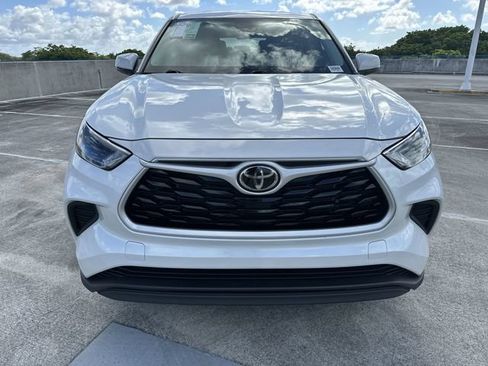 Used 2023 Toyota Highlander L FWD image 19