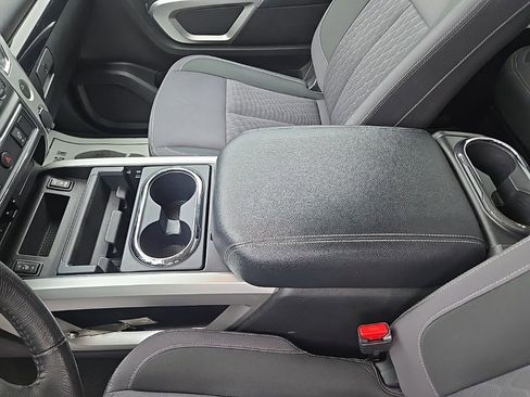 Used 2021 Nissan Titan SV w/ SV Convenience Package image 26