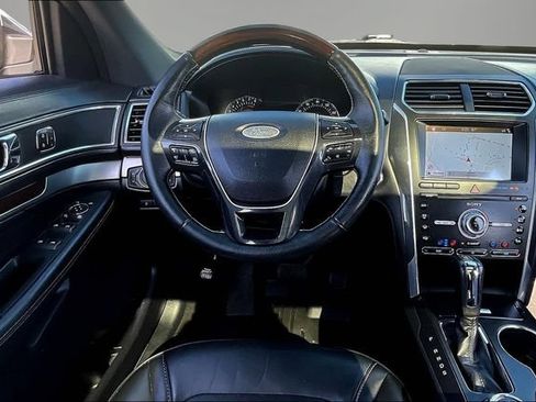 Used 2019 Ford Explorer Platinum AWD/4WD image 8