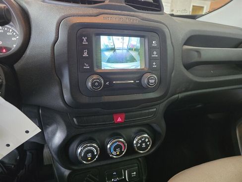 Used 2015 Jeep Renegade Latitude FWD image 20