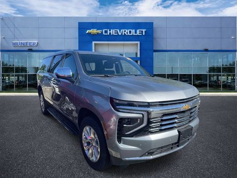 Used 2025 Chevrolet Suburban Premier RWD image 1