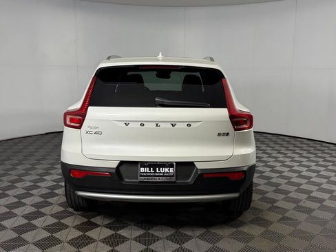 Used 2025 Volvo XC40 B5 Core image 9