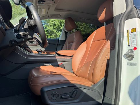 Used 2019 Audi Q8 Premium w/ Convenience Package AWD/4WD image 19