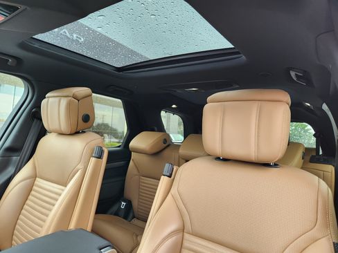 Certified 2024 Land Rover Discovery Dynamic SE AWD/4WD image 17