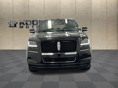 Used 2024 Lincoln Navigator Reserve image 3