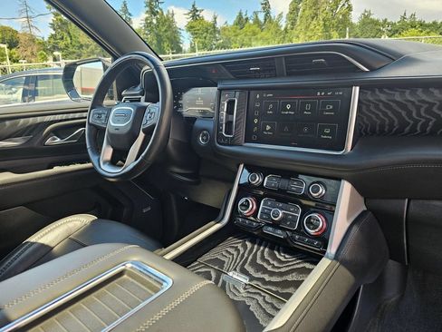 Used 2023 GMC Yukon XL Denali w/ Advanced Technology Package AWD/4WD image 11