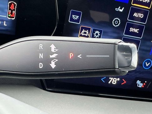 Certified 2025 Chevrolet Traverse LT w/ Driver Confidence Package image 17