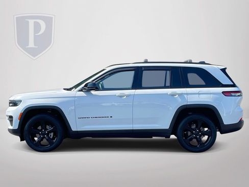 Used 2024 Jeep Grand Cherokee Altitude AWD/4WD image 6