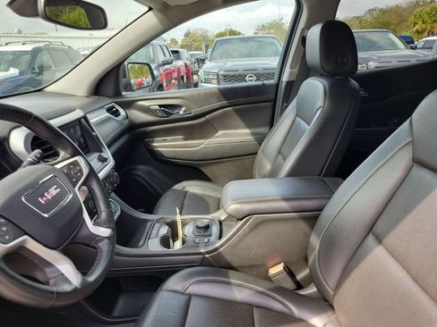 Used 2023 GMC Acadia SLT image 13
