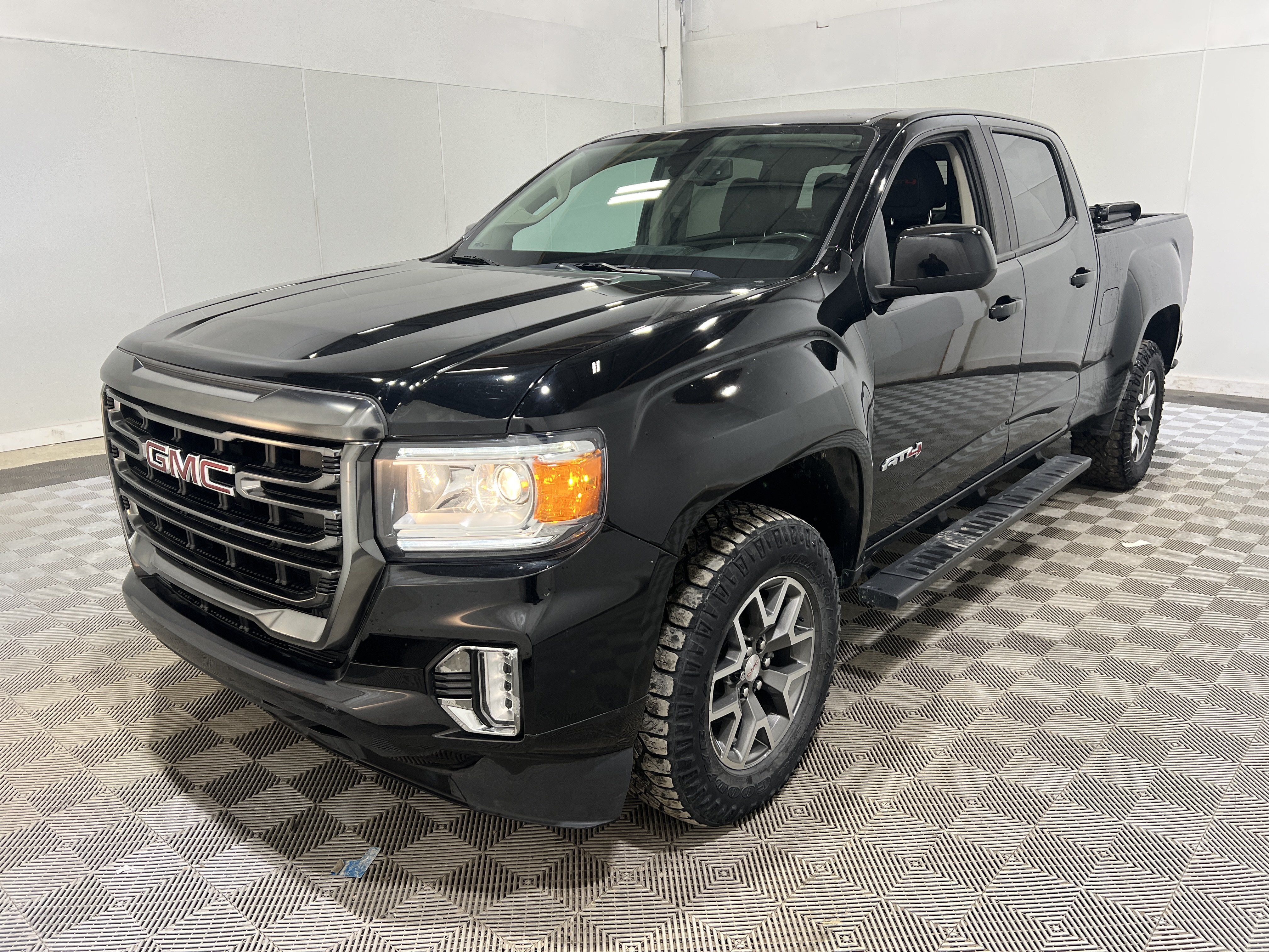Used 2022 GMC Canyon AT4 AWD/4WD image 1