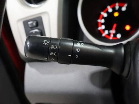 Used 2009 Pontiac Vibe Base w/ Sun And Sound Package image 28