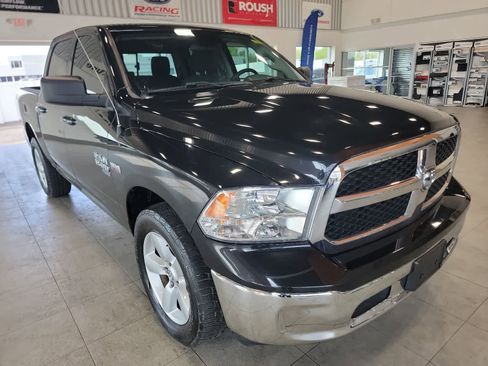 Used 2019 RAM 1500 Classic SLT AWD/4WD image 5