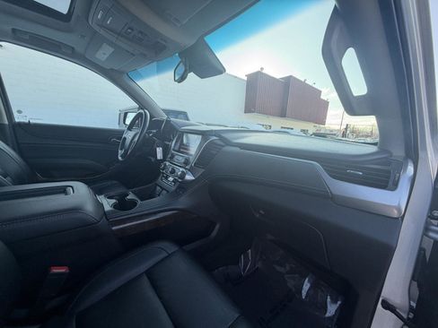 Used 2018 Chevrolet Suburban LT image 27