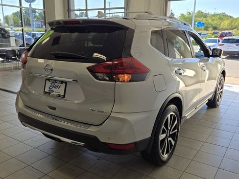 Used 2019 Nissan Rogue SL w/ Premium Package image 11