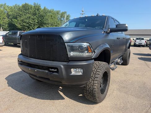 Used 2015 RAM 2500 Laramie w/ Black Appearance Group AWD/4WD image 2