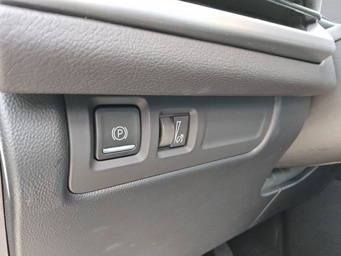 Used 2025 Cadillac XT4 Premium Luxury image 30