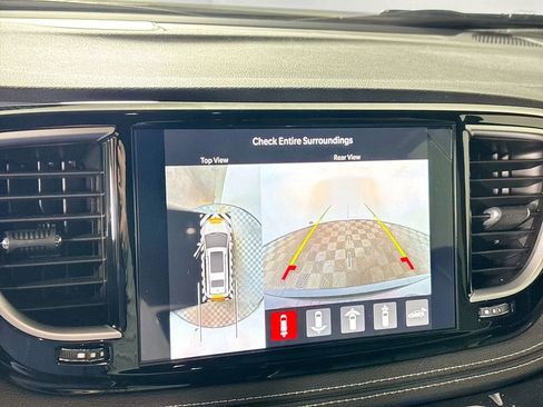 New 2026 Chrysler Pacifica Limited image 17