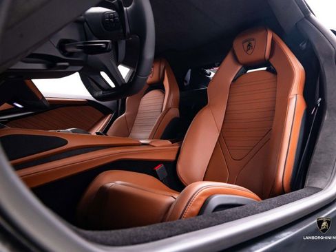 Used 2025 Lamborghini Revuelto image 33