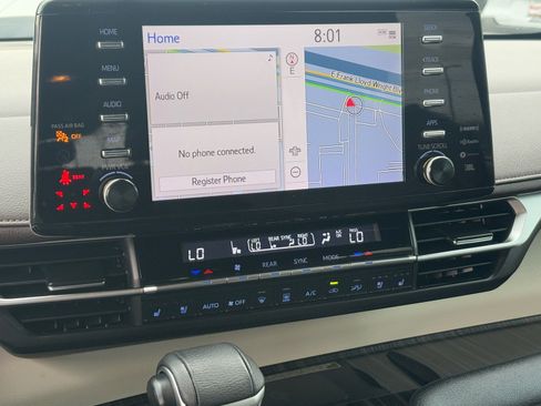 Certified 2022 Toyota Sienna Platinum image 24