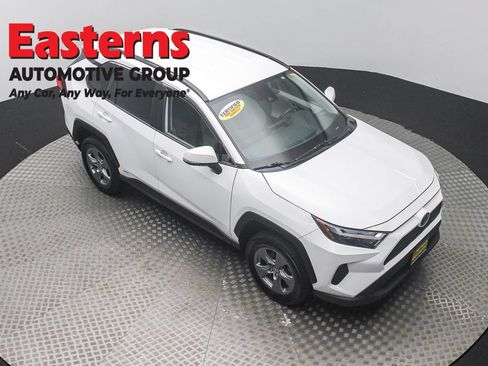 Used 2022 Toyota RAV4 XLE AWD/4WD image 3