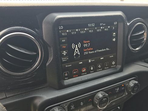 Used 2022 Jeep Wrangler Unlimited Sahara AWD/4WD image 11
