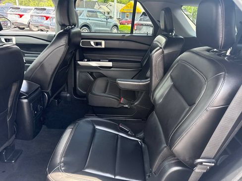 Used 2023 Ford Explorer XLT w/ Equipment Group 202A AWD/4WD image 18