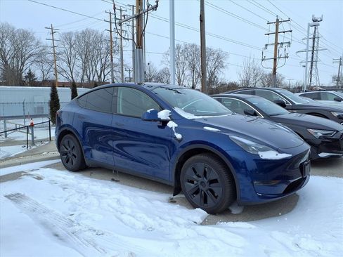 Used 2024 Tesla Model Y Long Range image 1