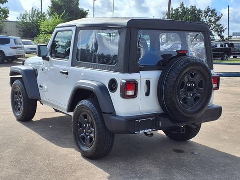 Used 2025 Jeep Wrangler Sport AWD/4WD image 2