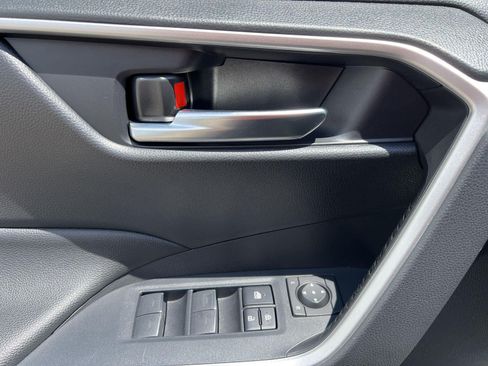 Used 2022 Toyota RAV4 SE AWD/4WD image 11