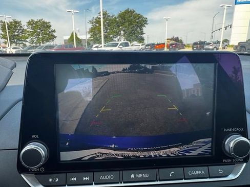 Used 2025 Nissan Altima 2.5 SV FWD image 25