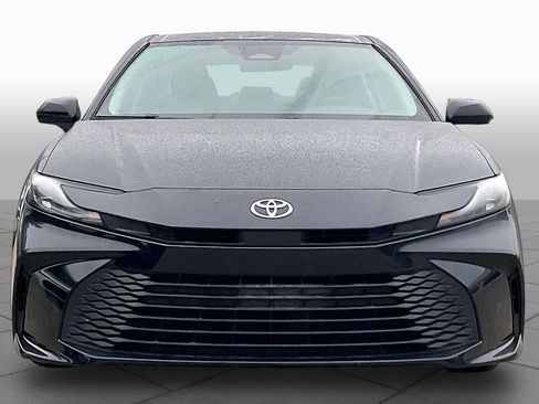 Used 2025 Toyota Camry LE FWD image 4