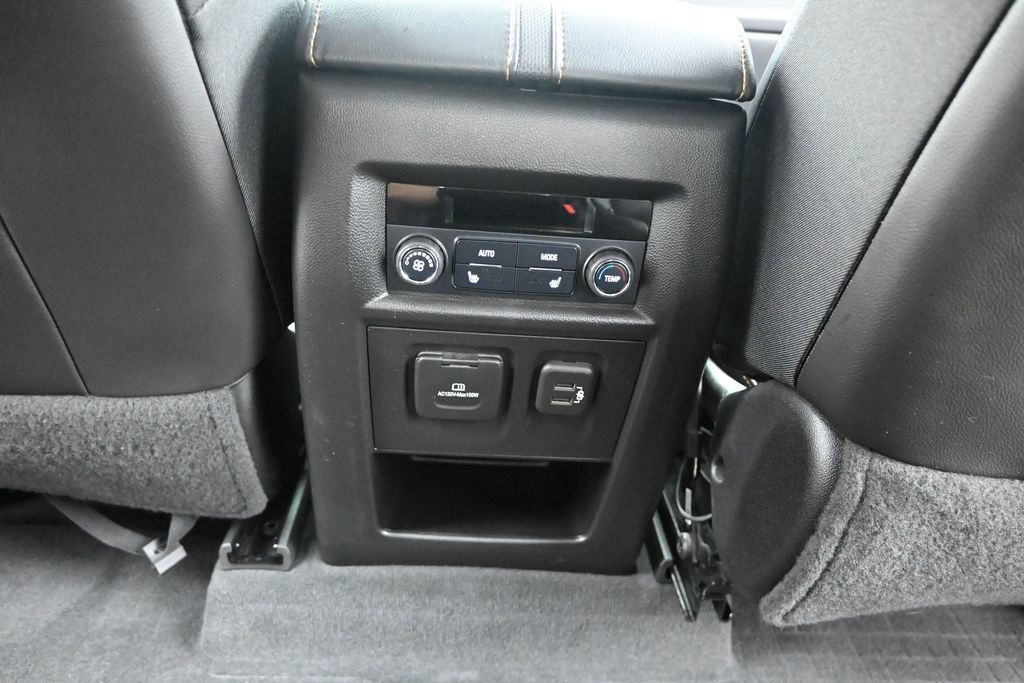 Used 2021 Chevrolet Traverse Premier w/ Redline Edition FWD image 19