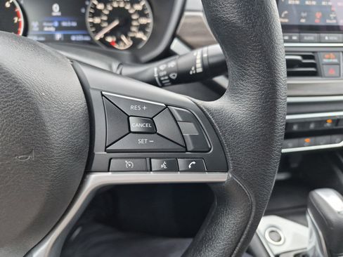 Used 2025 Nissan Altima 2.5 SV image 24