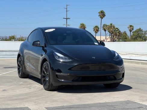 Used 2023 Tesla Model Y Long Range AWD/4WD image 3