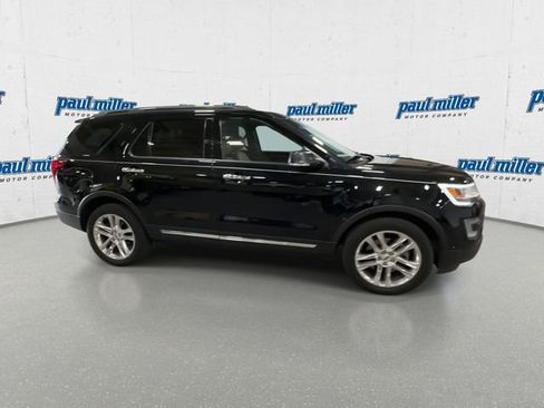 Used 2017 Ford Explorer Limited w/ Equipment Group 301A AWD/4WD image 13