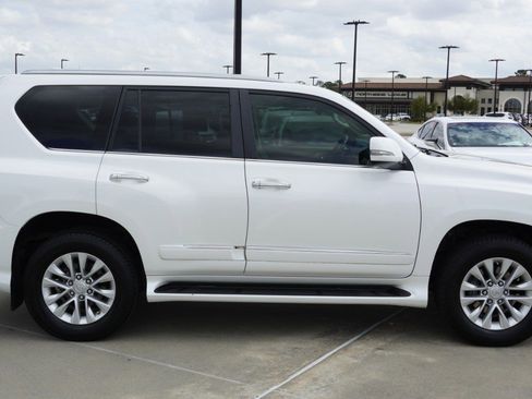 Used 2018 Lexus GX 460 Premium w/ Premium Package image 4