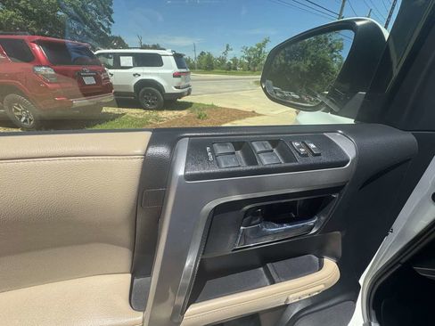 Used 2021 Toyota 4Runner Limited AWD/4WD image 15