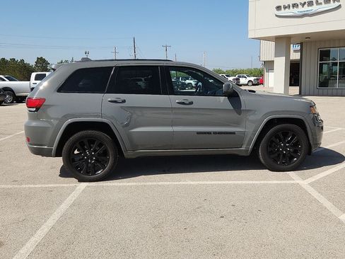 Used 2019 Jeep Grand Cherokee Altitude RWD image 5