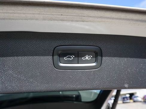 Used 2018 Volvo XC90 T5 Momentum w/ Convenience Package FWD image 11