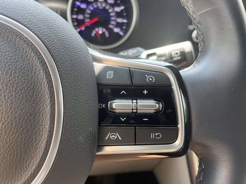Used 2023 Kia Carnival LX FWD image 25