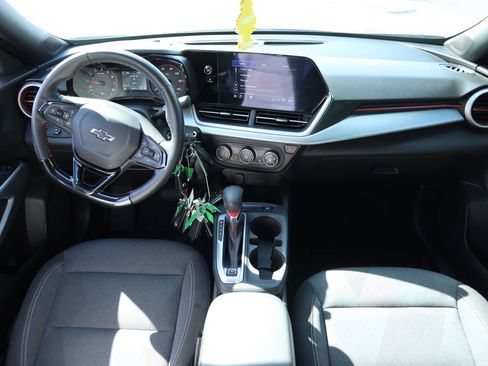 Used 2025 Chevrolet Trax RS w/ Sunroof Package FWD image 7