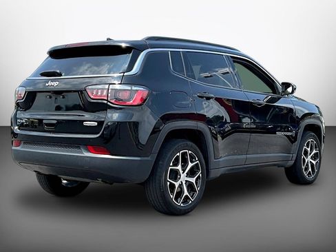 Used 2024 Jeep Compass Latitude AWD/4WD image 6