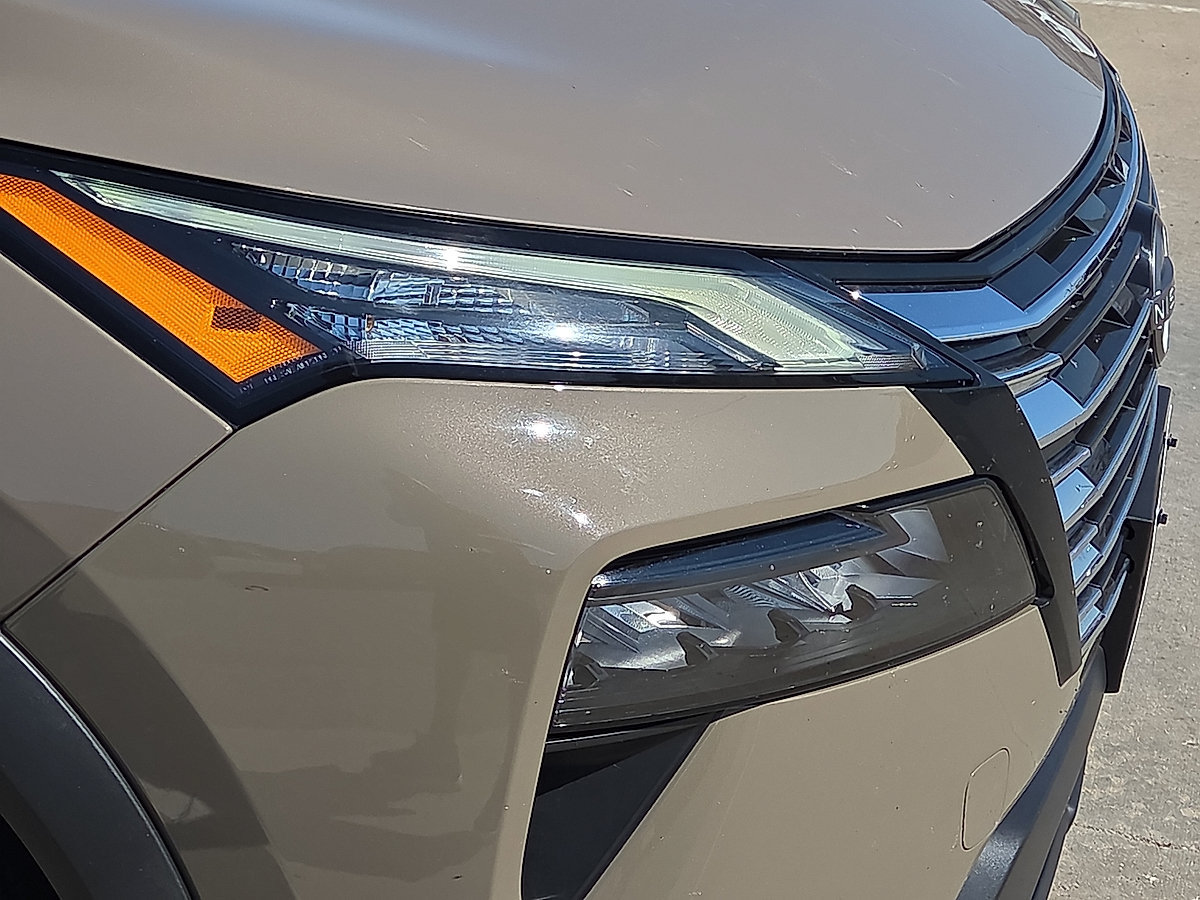 Used 2025 Nissan Rogue SV FWD image 10